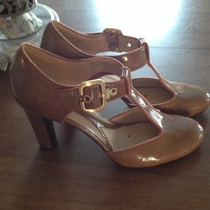 🌸Tan T-strap Heels 🌷 Open to offers🌺