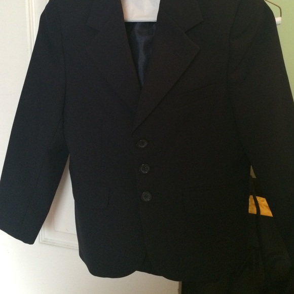 Childs suit - Picture 1 of 3