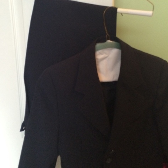 Childs suit - Picture 3 of 3