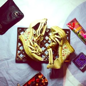 🌺🌺Floral Wedge Heels🌺🌺