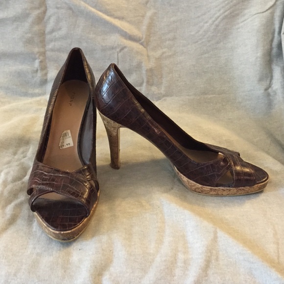 Brown giraffe print heels