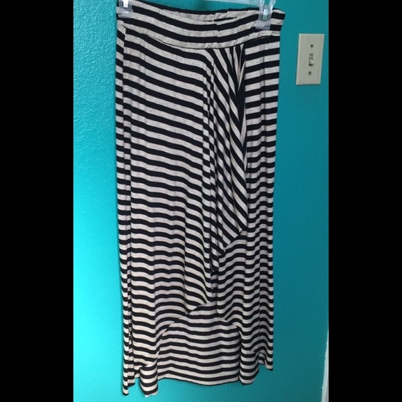 Black&cream white High-low skirt‼️