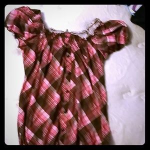 I'm selling this cute weavers plaid short sleeve