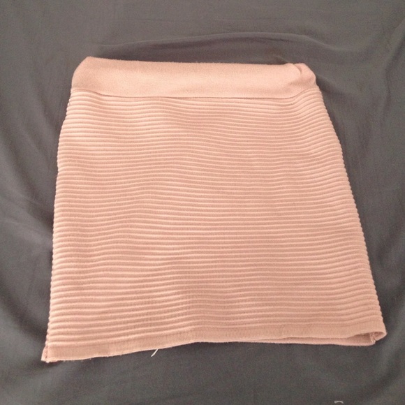 tan pencil skirt
