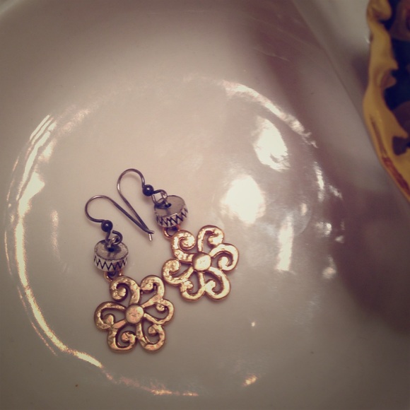 Two toned flower design dangle earrings