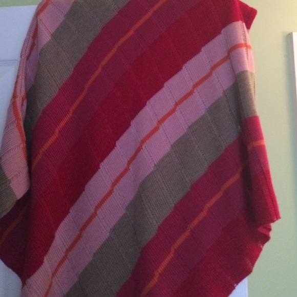 Poncho sweater - Picture 1 of 3