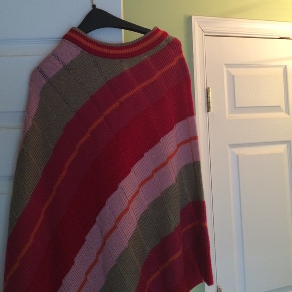 Poncho sweater - Picture 3 of 3