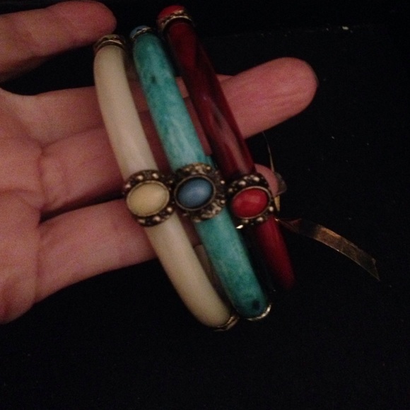 Set of bangles. - Picture 1 of 3
