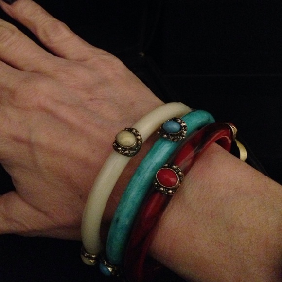Set of bangles. - Picture 2 of 3