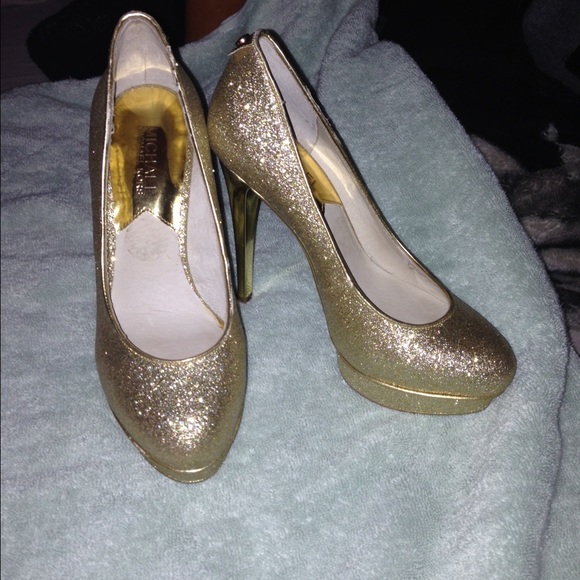 Michael kors pumps