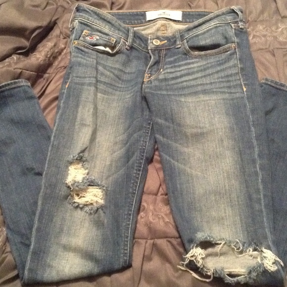 Distressed skinny jeans
