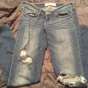 Distressed skinny jeans