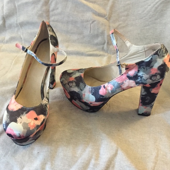 RARE ShoeDazzle Esther watercolor heels