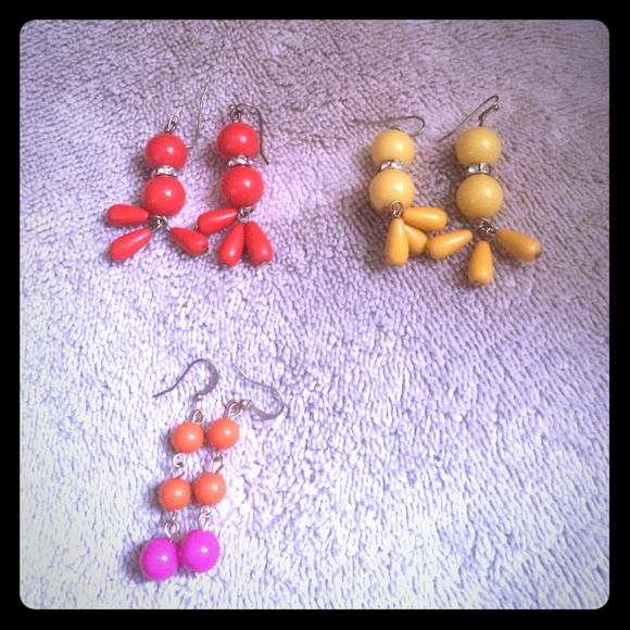 Bundle of earrings