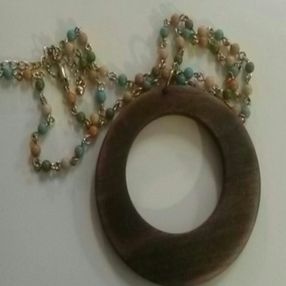 Pretty necklace - Picture 2 of 3