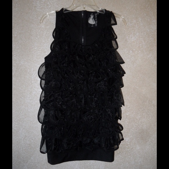 Black sleeveless dress