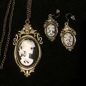 Fashion skeletal cameo earrings and pendant set