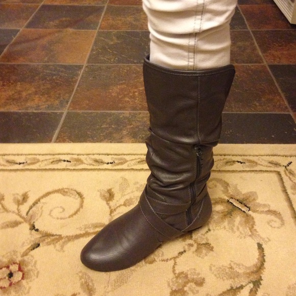 Boots - Picture 3 of 4