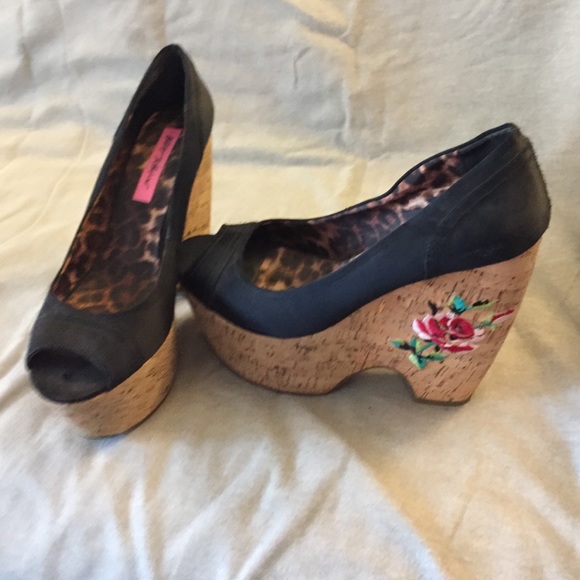 Betsey Johnson embroidered black wedges