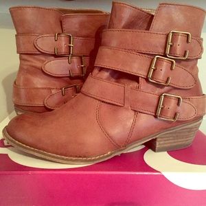 Bp Lea cognac booties