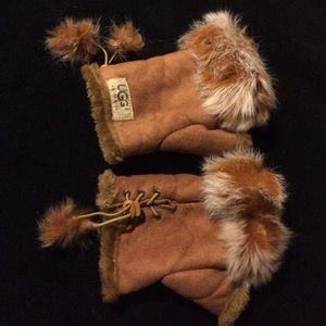 REPOSHING! Ugg Fingerless Gloves chestnut