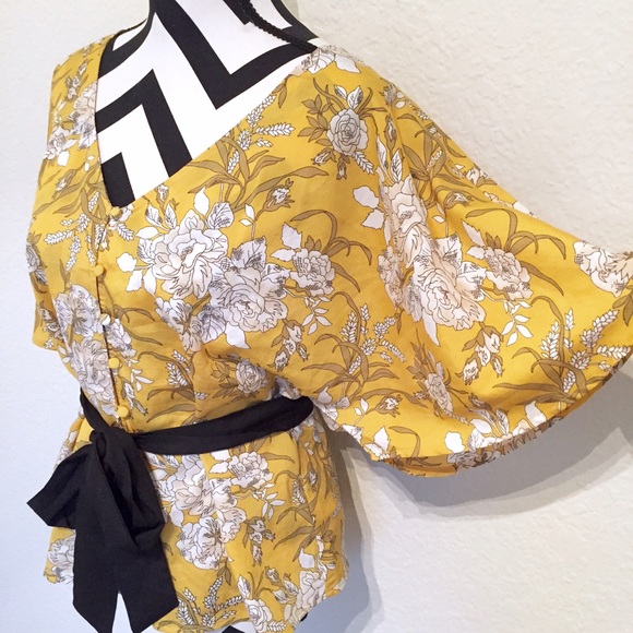 🚫Bundled🚫•HP!• Yellow Floral Dolman Top - Picture 4 of 4