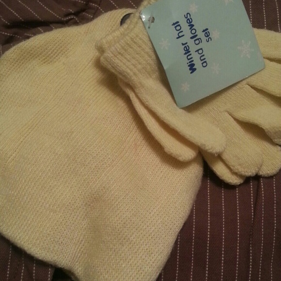 Buttercup yellow glove and hat winter set