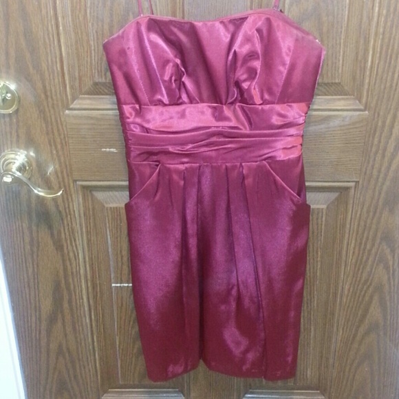 Red Dress - Picture 2 of 4