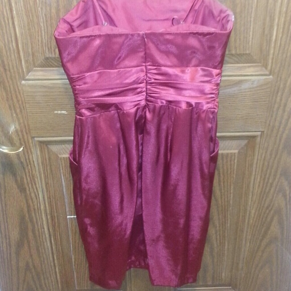 Red Dress - Picture 3 of 4