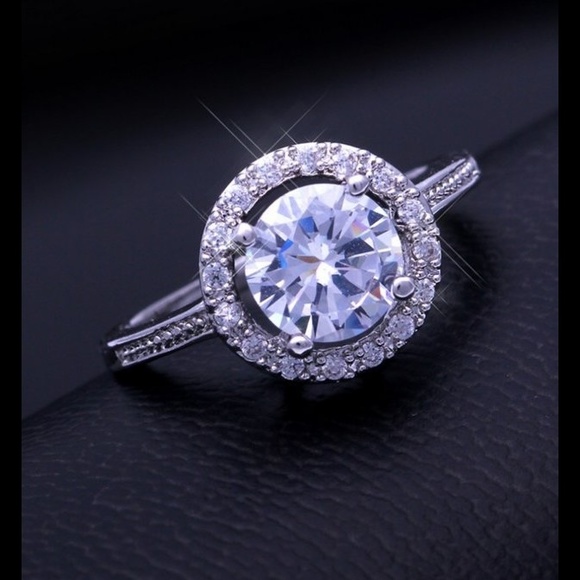 Beautiful  .925s ring!!!! - Picture 2 of 4