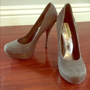Steve Madden Caryssa grey suede platform pumps!