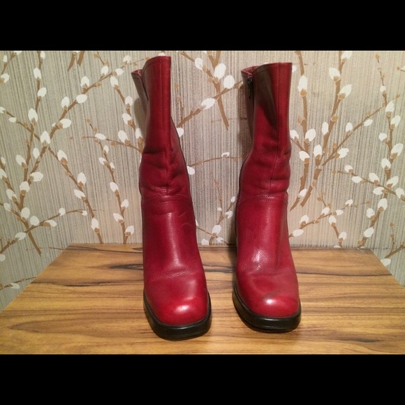 Diva Red Mid High Modern Cowboy Boot - Picture 2 of 3