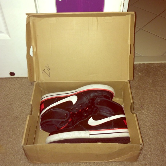 Red black & White Nike