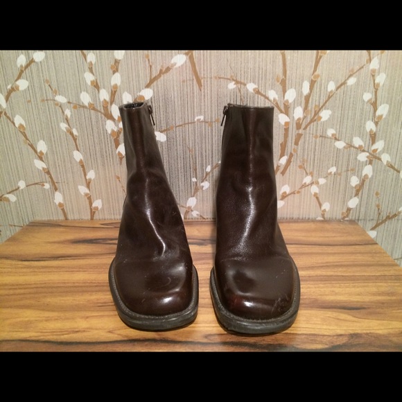 Enzo Angiolini High Gloss Brown Side Zip Bootie - Picture 2 of 3