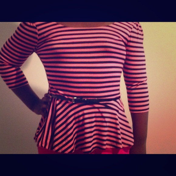 A pleated Shirt - Picture 1 of 2