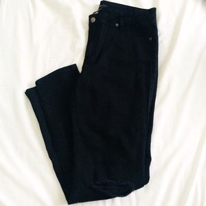 black distressed skinny jeans