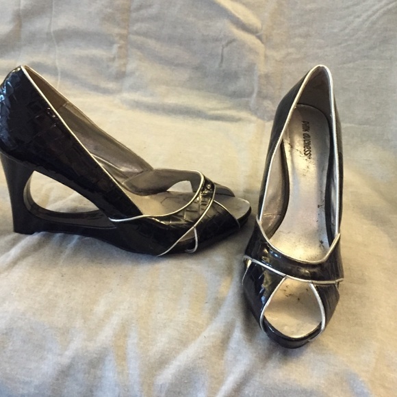 Black and silver club cut out wedges