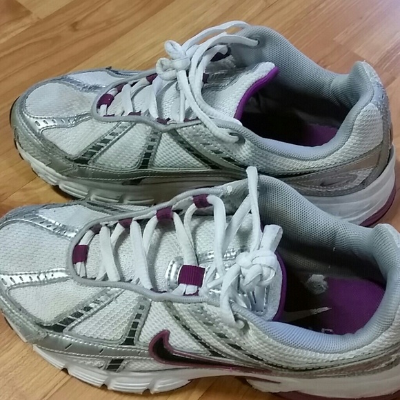 Nike air womens shoes!!! Used