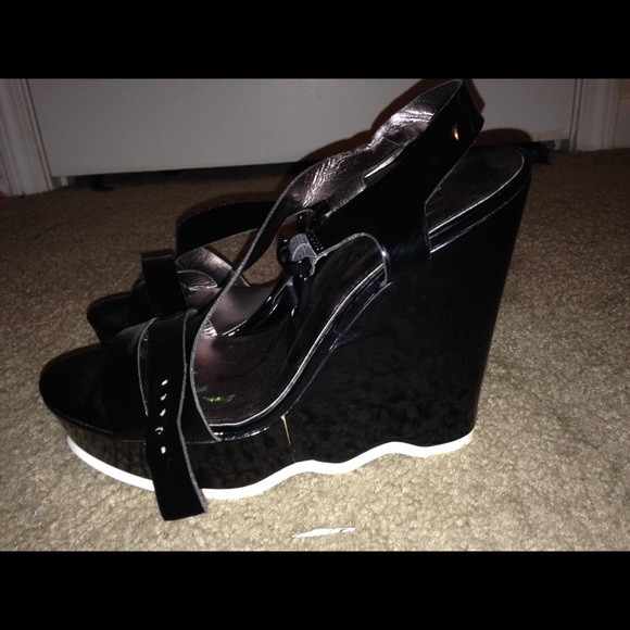 Cute Wedges - Picture 1 of 2