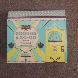 Benefit Makeup Kit (Never used!)