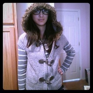 Warm knit vest with fur hood