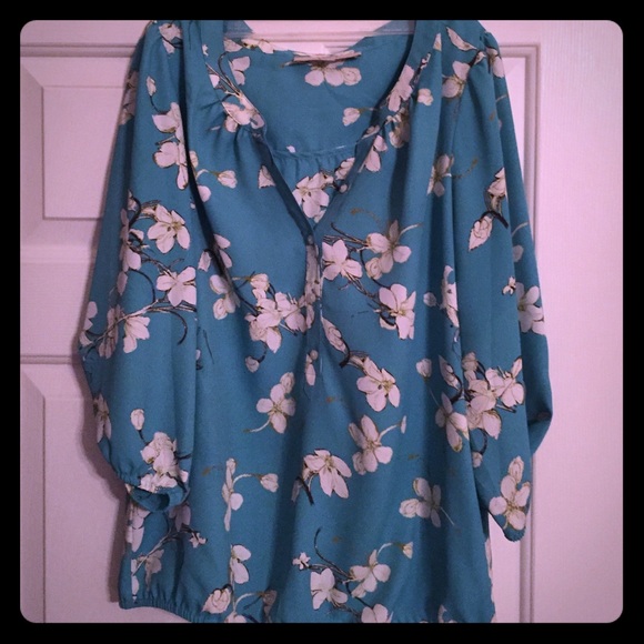 LOFT Tops - Ann Taylor Loft 3/4 length floral top