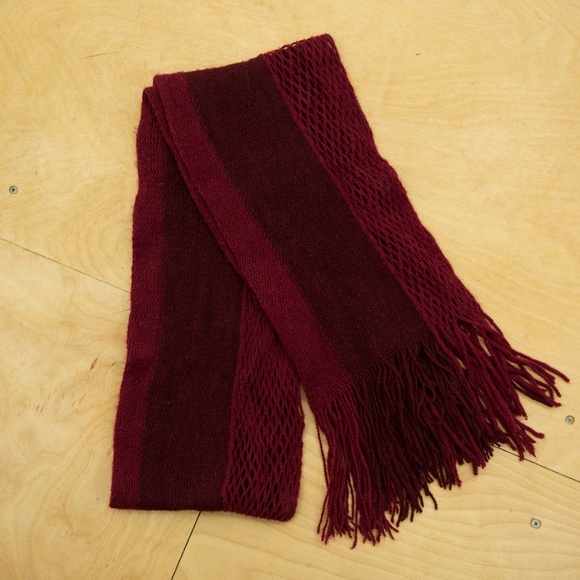🚫bundled🚫Lady in red scarf