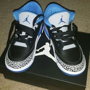 ❌SOLD❌ Size 2 grade school Jordans