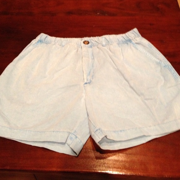 Men's Chubbies size medium