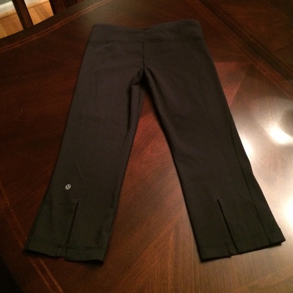 lululemon athletica Pants - Lululemon black cropped yoga pants size 6