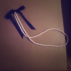 Medium length pearl strand necklace