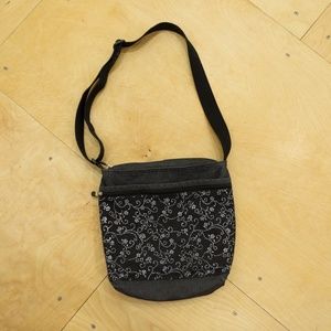 Black purse with pockets!