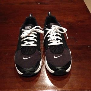 Nike running shoes size 7 women's