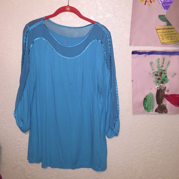 💕Beautiful turquoise  blouse💕💲what a steal!